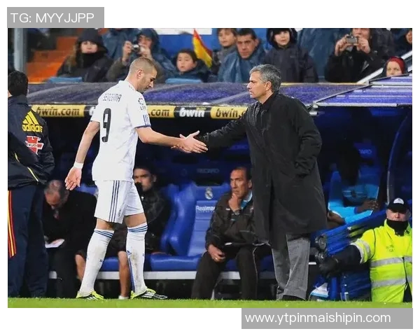 本泽马在足球历史上的传奇之路与未来展望分析