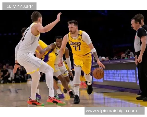 湖人对掘金的激烈对决分析与赛后精彩回顾