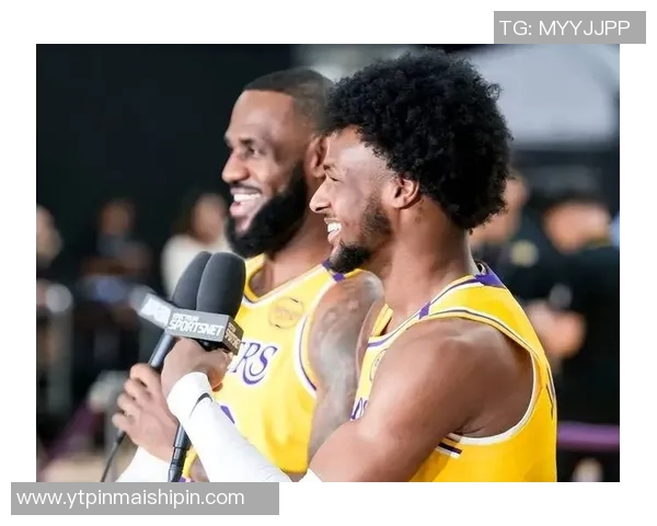 詹姆斯父子同台倒计时布朗尼正式宣布参加NBA选秀引发关注