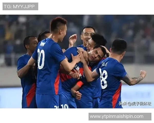 上港与申花激战正酣争夺胜利的关键时刻即将来临